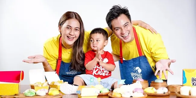 Buatkan Bisnis Kuliner Untuk Anak Tercinta, Baim Wong Bagi-Bagi Seribu Bakpao Gratis