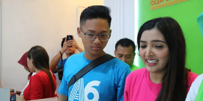 Buka Bisnis Oleh-Oleh di Malang, Anang-Ashanty Naik Kuda & Santuni Yatim Piatu