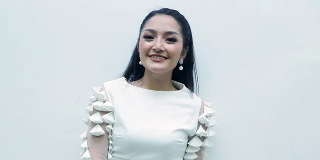 Bukan Lagi Patung Lilin, Siti Badriah Akhirnya Ketemu Presiden Jokowi yang Asli