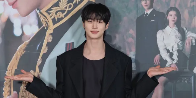 Byeon Woo Seok Rilis Light Stick, Gemas Bentuk Kotak Surat
