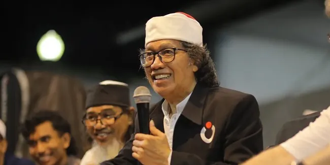 Cak Nun Ayah Noe Letto Dilarikan ke Rumah Sakit Dr. Sardjito Karena Pendarahan Otak