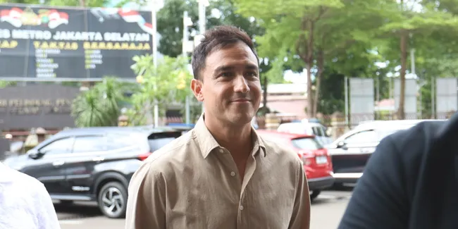 Cara Hamish Daud Menghadapi Gosip Miring, Tetap Positif dan Salat