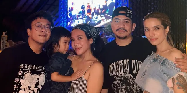 Cerita Dea Ananda yang Ternyata Saudaraan dengan Suami Sheila Marcia, Saat Balita Main Bareng