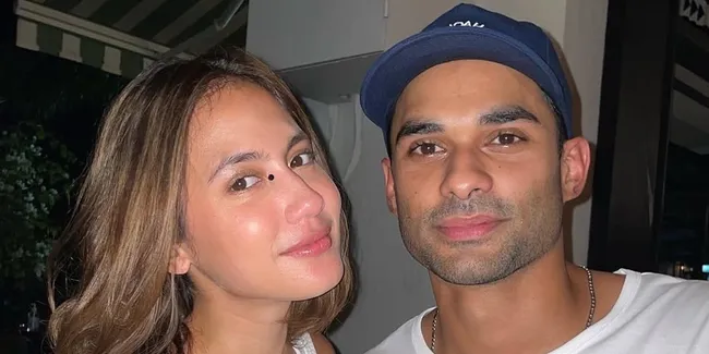 Cerita Suami Pevita Pearce Baru Tahu Adanya Angkot, Sempat Bingung - di Malaysia Tidak Ada