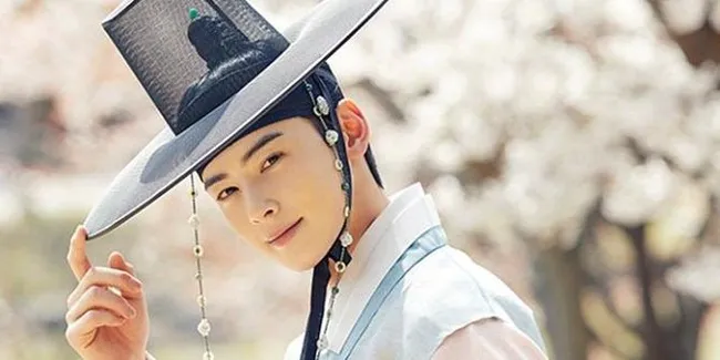 Cha Eun Woo Kedapatan Syuting Drama Baru, Ganteng Bercahaya Pakai Hanbok!