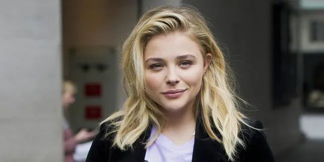 Chloe Moretz Pacaran Dengan Penyanyi Dan Teman Taylor Swift?
