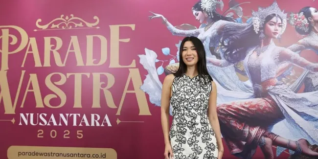 Christie Hibur Pengunjung Parade Wastra Nusantara, Bawakan Lagu Andalan dan Cover Pilihan