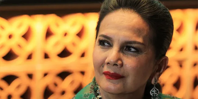 Christine Hakim Rajin Sholat Malam Untuk 'SANG KIAI'