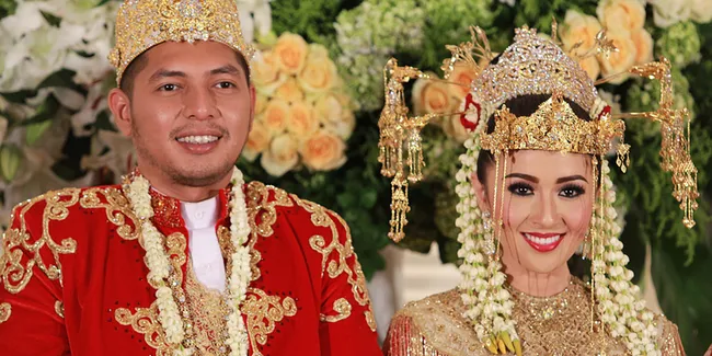 Chua Kotak Gelar Resepsi Pernikahan Dengan Adat Betawi