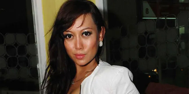 Cincin Nata Naritha Hadiah Dari Kiki Farrel