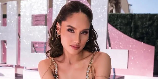 Cinta Laura Hadiri Victoria's Secret 2026, Gaun Maison Baaz Couture