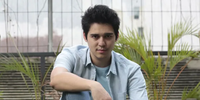 Coba Jadi Sutradara, Maxime Bouttier Jajal Genre Horor Lewat 'KAIN KAFAN HITAM'