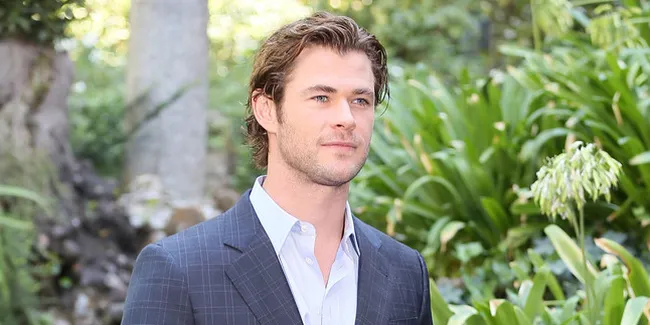 Congrats! Istri Chris Hemsworth Hamil Anak Kembar