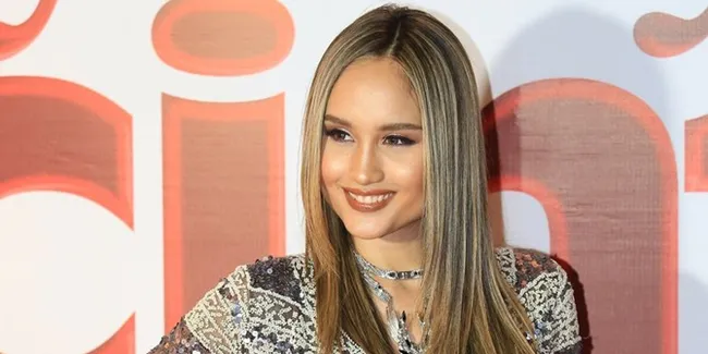 Cuitan Bahasa Indonesia Jadi Sorotan, Sang Ibu Ungkap Kewarganegaraan Cinta Laura