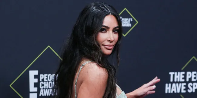 Dandan Sporty & Sederhana, Kim Kardashian Bikin Pangling dengan Wajah Polos Tanpa Makeup