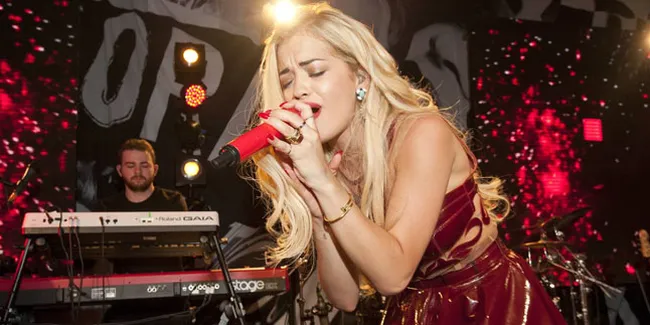 Datang ke Jakarta, Rita Ora Cerita Single Terbarunya 'Poison'