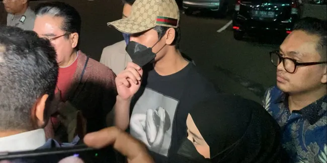 Datangi Polres Metro Jakarta Selatan, Lesti Kejora Gandeng Erat Lengan Rizky Billar Seolah Kasus KDRT Tak Pernah Terjadi