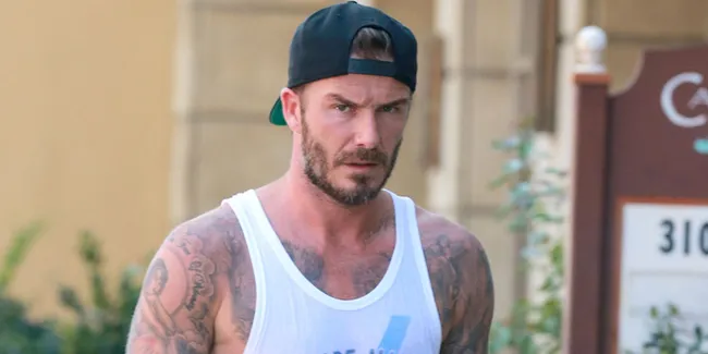 David Beckham Pamer Foto Saat Cium Harper, Bikin Gemas!