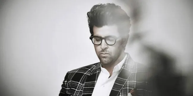 Demi Anak, Hrithik Roshan Berdampingan Dengan Sussane di Sekolah