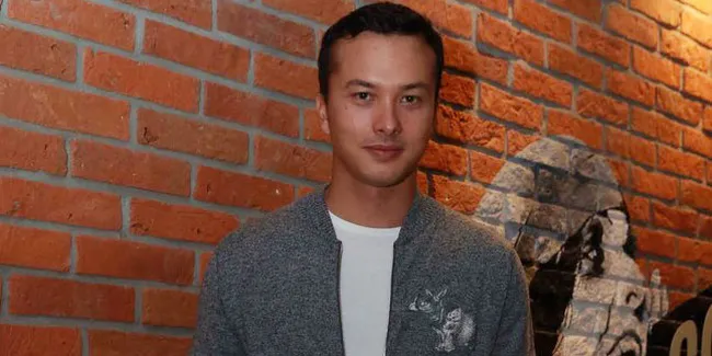Demi 'INTERCHANGE', Nicholas Saputra Rela Didandani 5 Jam/Hari