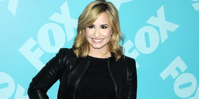 Demi Lovato Ternyata Seorang Biseksual?