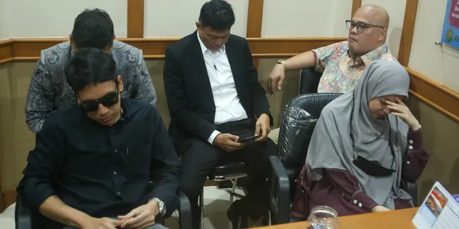 Desta Akan Ucapkan Ikrar Talak Cerai Setelah 14 Hari Putusan Dikabulkan Majelis Hakim