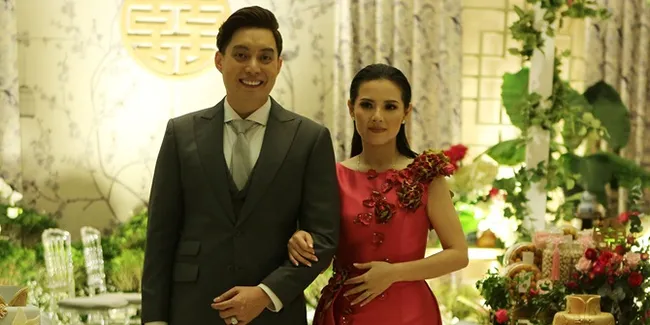 Detail Lamaran &#38; Pesta Tunangan Edric Tjandra, Foto Bareng Kepiting Sampai Berdansa