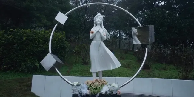 Detail Patung Memorial Barbie Hsu Karya Koo Jun Yup, Penuh Makna