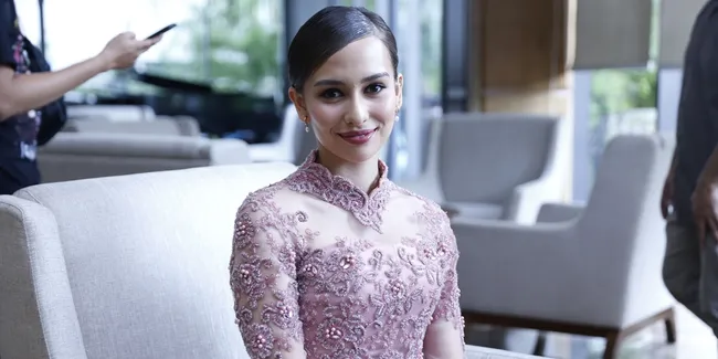 Didoakan Berjodoh Dengan Verrell Bramasta, Anna Jobling Tersipu Malu