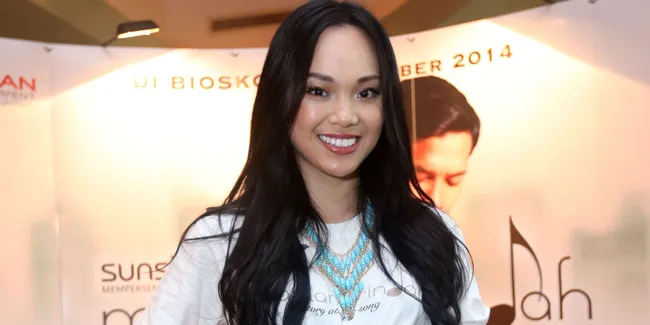 Digaet Yovie Widianto, Angela Nazar Senang Menulis Lagu