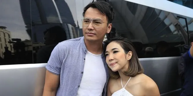 Dikabarkan Putus, Gisella Anastasia Pajang Foto Mesra Bareng Wijin