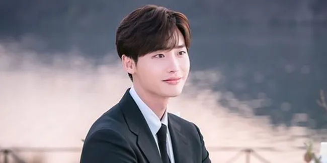 Dikenal Jago Ciuman, Ini 7 Macam Adegan Kissing Lee Jong Suk yang Bikin Penonton Berdebar