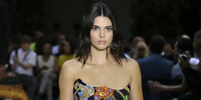 Dinner Romantis, Kendall Jenner & Ben Simmons Tertangkap Mesra