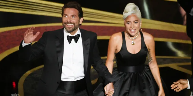 Dirumorkan Hamil, Lady Gaga Benarkan Kabar Tersebut Lewat Twitter?