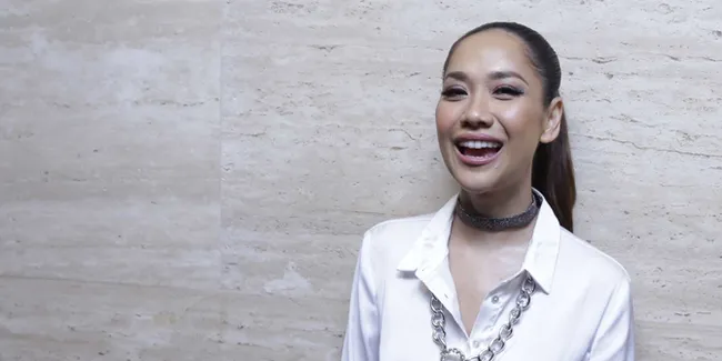 Ditanya Soal Diblokir Melly Goeslaw, Bunga Citra Lestari Hanya Tertawa