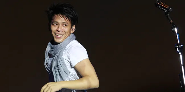 Ditanya Soal Umrah Bareng Sophia Mueller, Ini Jawaban Ariel NOAH