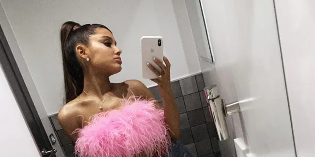 Dituduh Manfaatkan Kematian Mac Miller, Ini Respon Ariana Grande