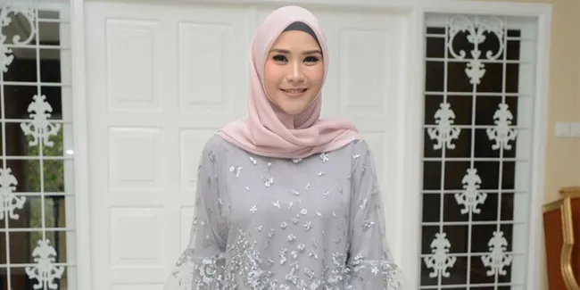 Dulu Sempat Baper, Sekarang Zaskia Mecca Senang Karya Hanung Dikritik