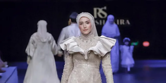 Dunia Penerbangan Berduka, Adelia Pasha Kenang Masa Lalu Sebagai Pramugari