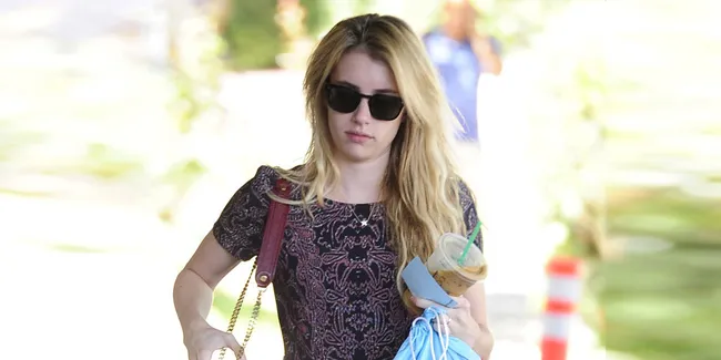 Emma Roberts Ungkap Kisah Konyol di Balik Kulit Pucatnya!