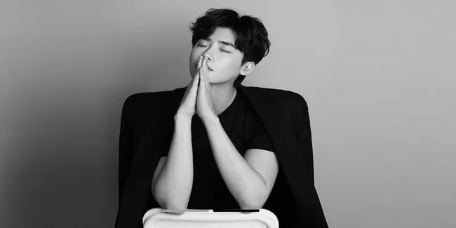 Fakta-Fakta Menarik Lee Jong Suk, Aktor Tampan yang Punya Izin Terbangkan Pesawat