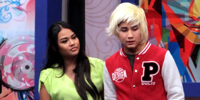 [Foto] Aurel - Julian Jacob Saling Rangkul, Rassya Cemberut