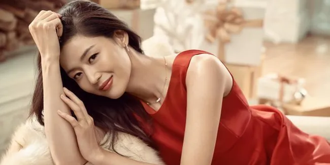 [FOTO] Bak Bidadari, Cantiknya Jun Ji Hyun di Pemotretan Terbaru