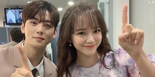 Foto Berdua, Kim Sejeong Gugudan Pamerkan Pertemanan Dekat Dengan Cha Eun Woo