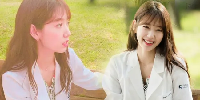 FOTO: Berponi &#38; Pakai Seragam SMA, Park Shin Hye Cute Abis