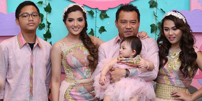 FOTO: Bersandar Manja, Azriel Hermansyah Sudah Punya Pacar?