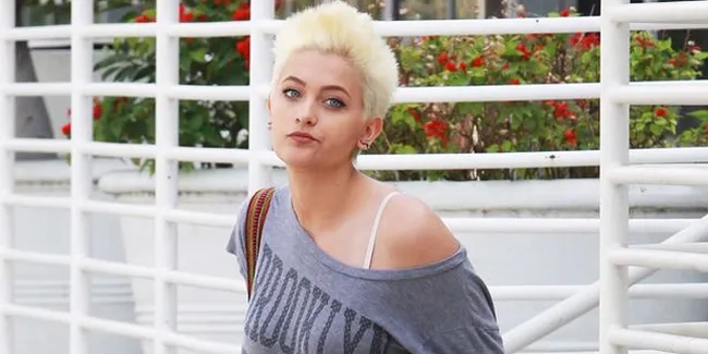 [FOTO] Braless, Paris Jackson Pamer Tindik di Bagian Pribadi