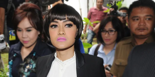 FOTO: Buktikan Dirinya Wanita Tangguh, Julia Perez Tampil Gundul