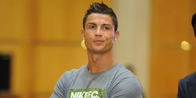 [FOTO] Cristiano Ronaldo Tanding, Sang Pacar Beri Dukungan