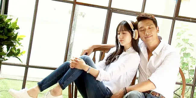[FOTO] Dengerin Lagu Bareng, Romantisme Rain & Krystal Bikin Iri